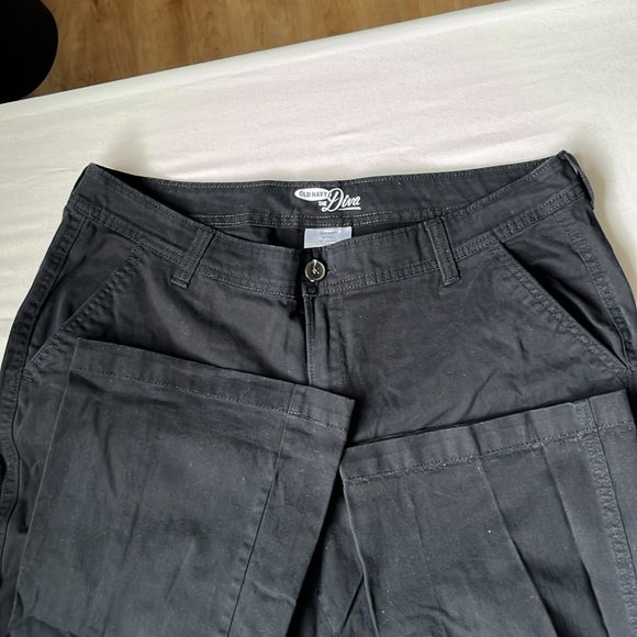 Old Navy women’s 14 Tall black chinos - Picture 4 of 5